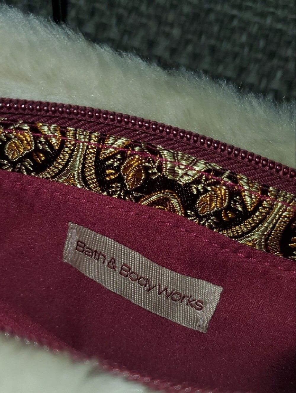 Bath & Body Works Red and Gold Faux Fur-Trim Cosmetic Pouch With  Goodies Inside - Picture 4 of 6